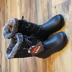 Totes black snow boots, Size 8